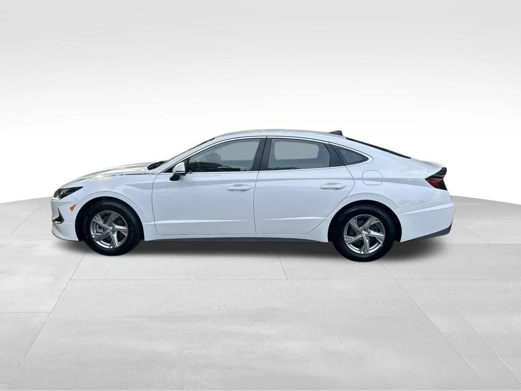 Used 2023 White Hyundai SE image 2