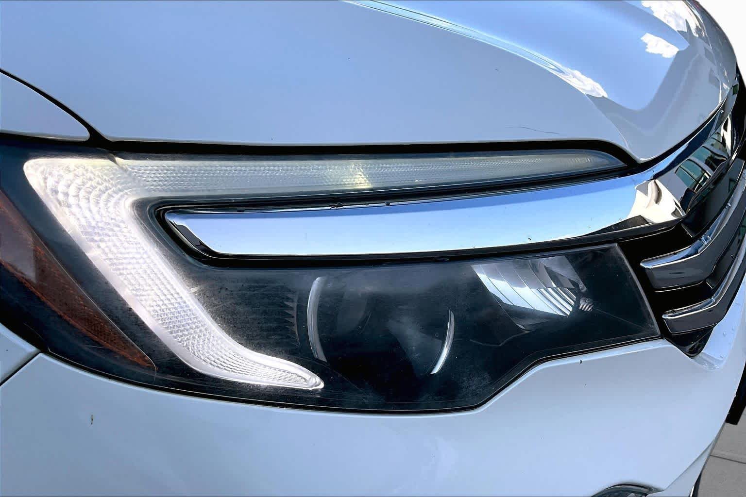 Used 2018 White Diamond Pearl Honda Touring image 27