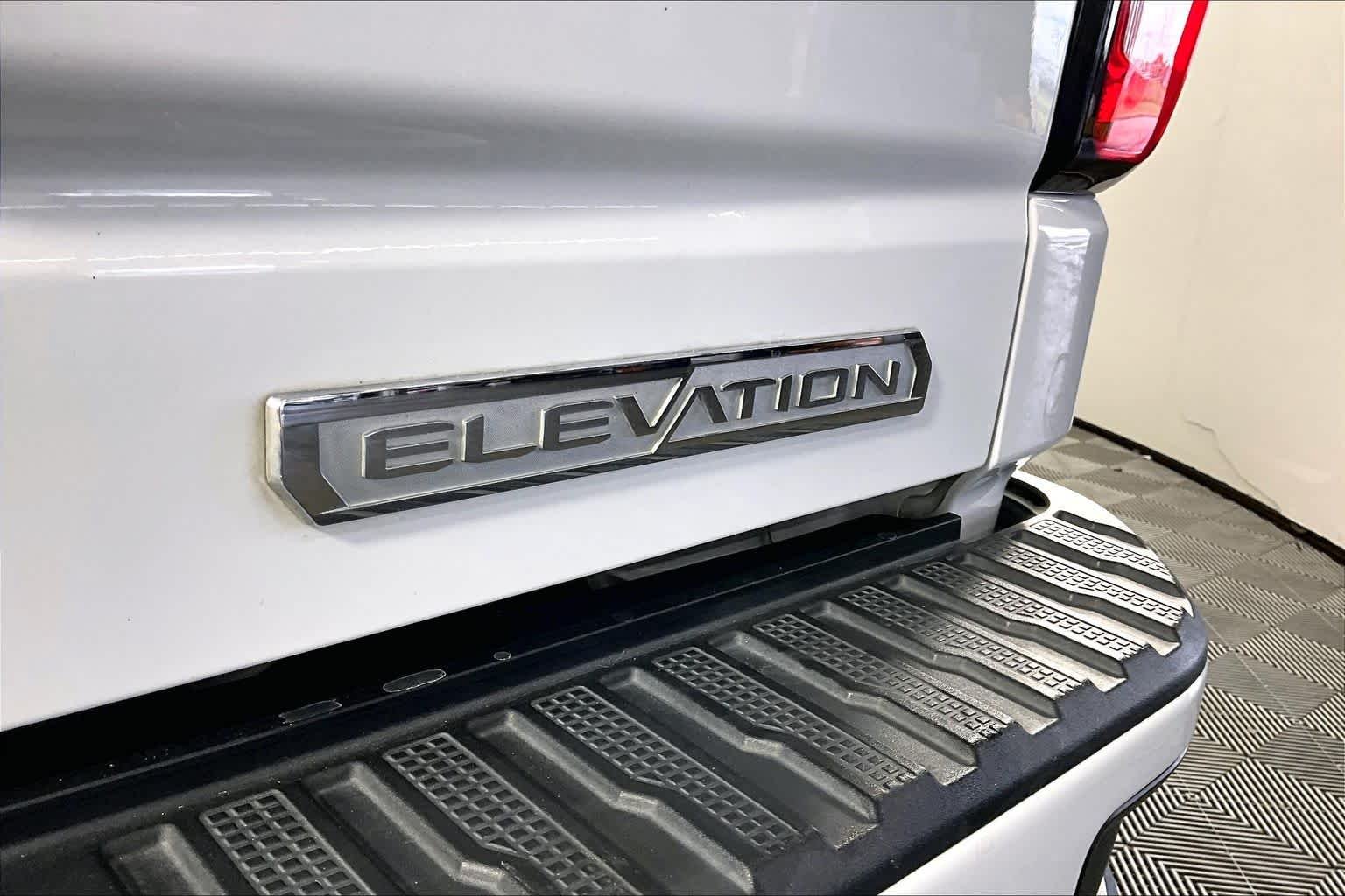 Used 2021 SUMMIT WHITE GMC Elevation image 10