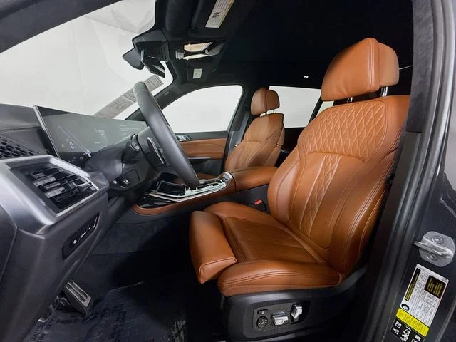 Used 2024 Gray BMW xDrive40i image 11