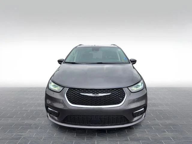 Used 2022 Gray Chrysler Touring L image 2