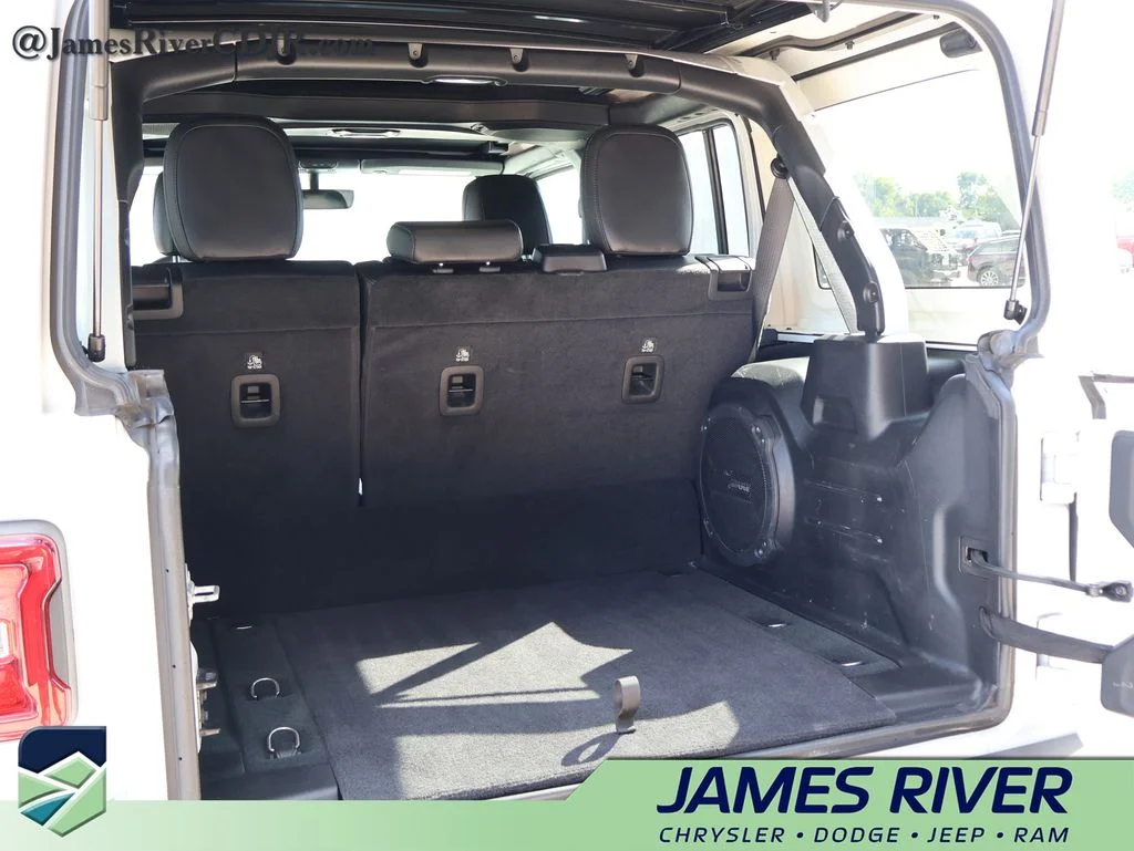 Used 2023 White Jeep Rubicon 4xe image 15