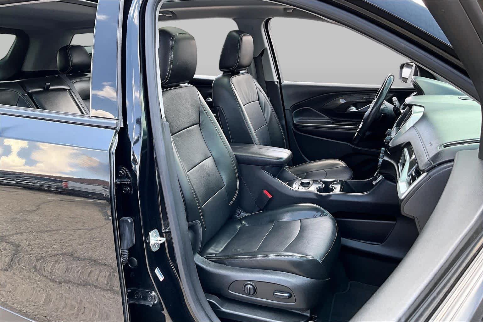 Used 2022 Ebony Twilight Metallic GMC SLT image 9