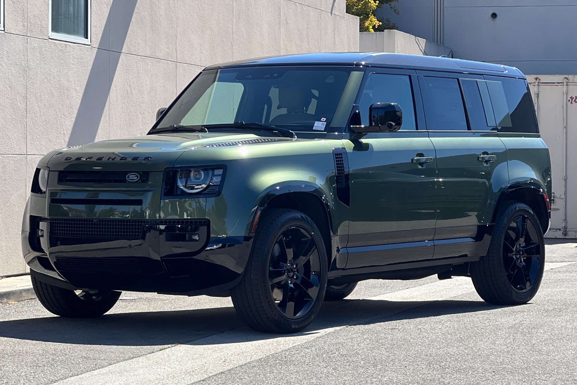 New 2026 Woolstone Green Land Rover X-Dynamic SE image 1