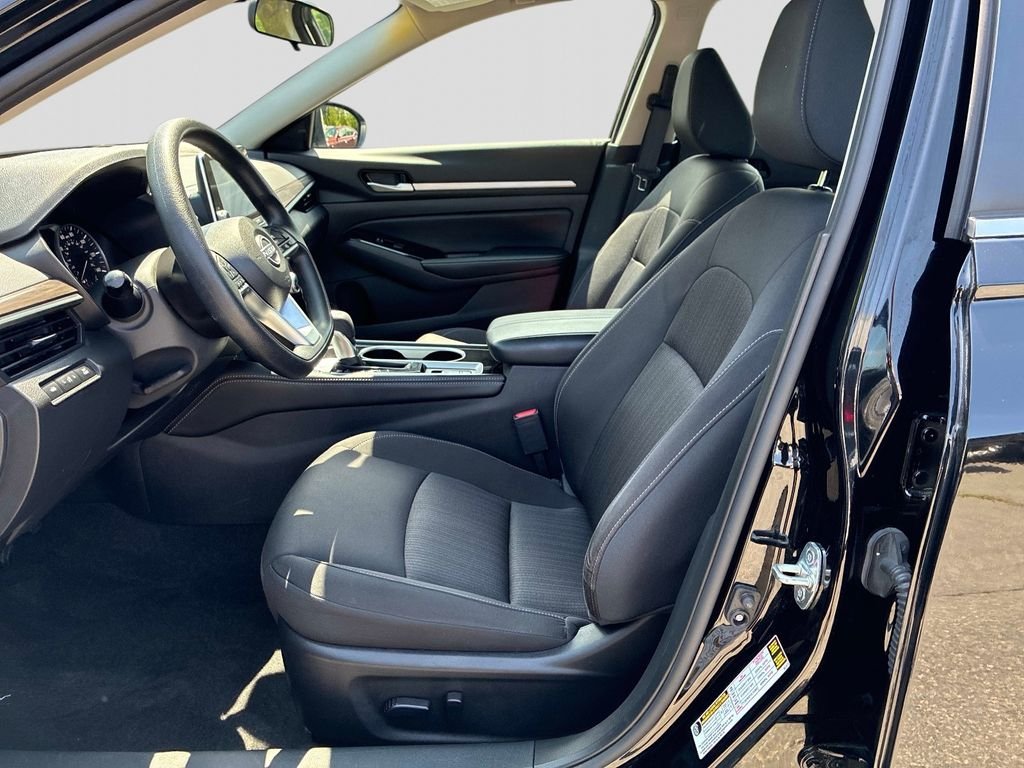 Used 2023 Black Nissan 2.5 SV image 22