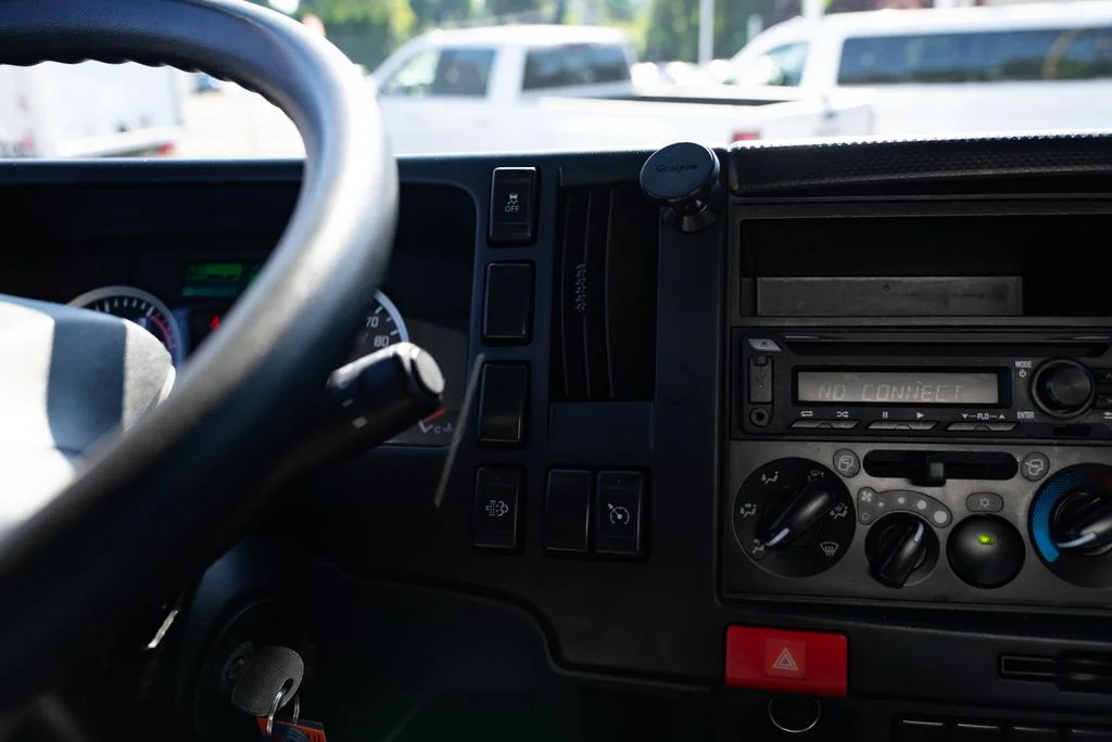 Used 2023  Isuzu  image 15
