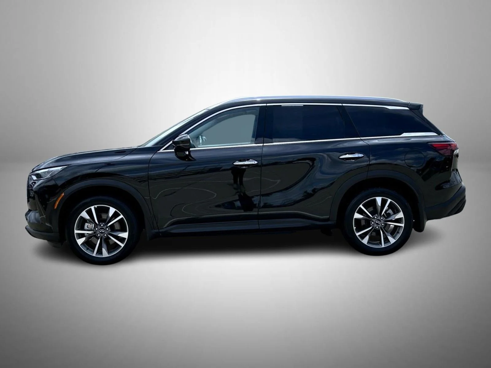 Used 2025 Black INFINITI LUXE image 8