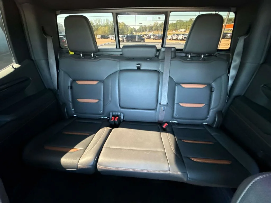 Used 2024 White GMC AT4 image 39