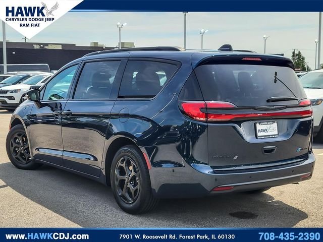 Used 2024 Blue Chrysler Select Premium S Appearance image 7