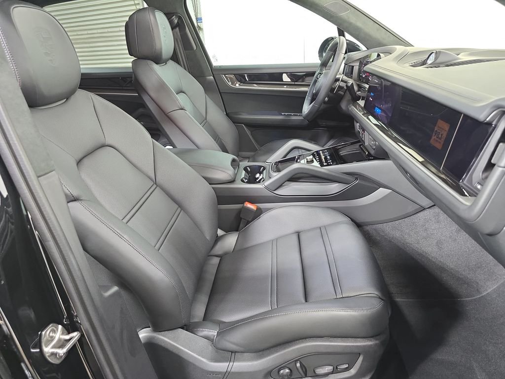 Certified Used 2026  Porsche Turbo image 27
