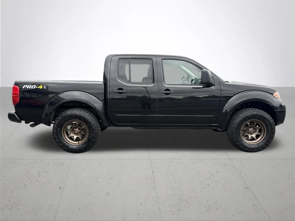 Used 2018 Black Nissan PRO-4X image 5