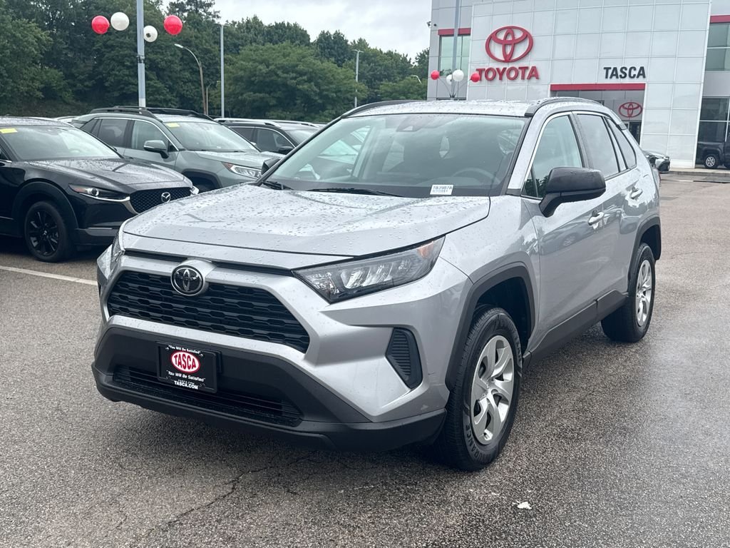 Used 2019 Silver Toyota LE image 3