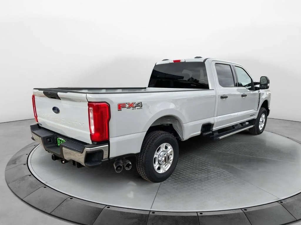 New 2026 Avalanche Ford F-350® XLT image 6