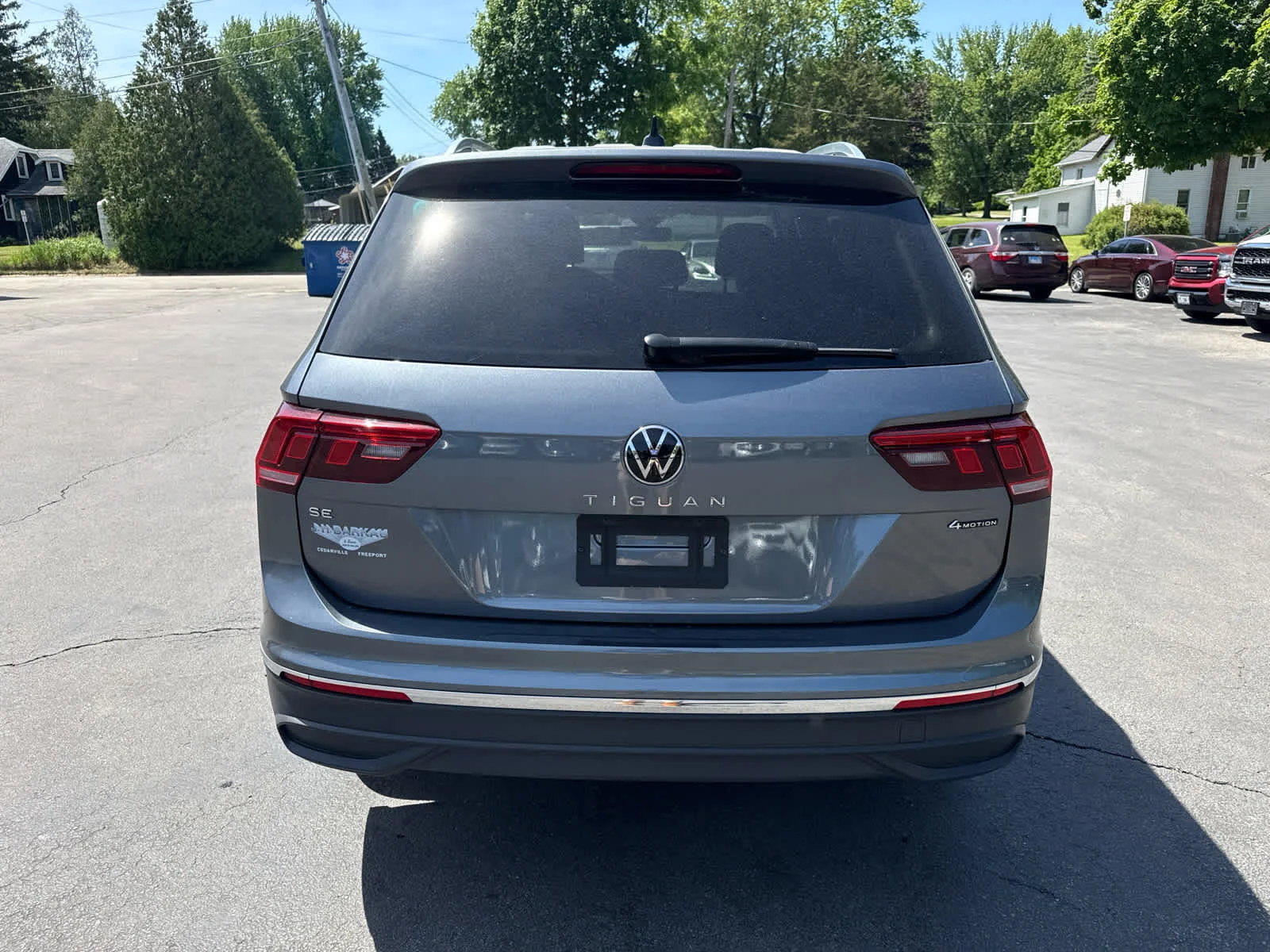 Used 2024 Platinum Gray Metallic Volkswagen SE image 2