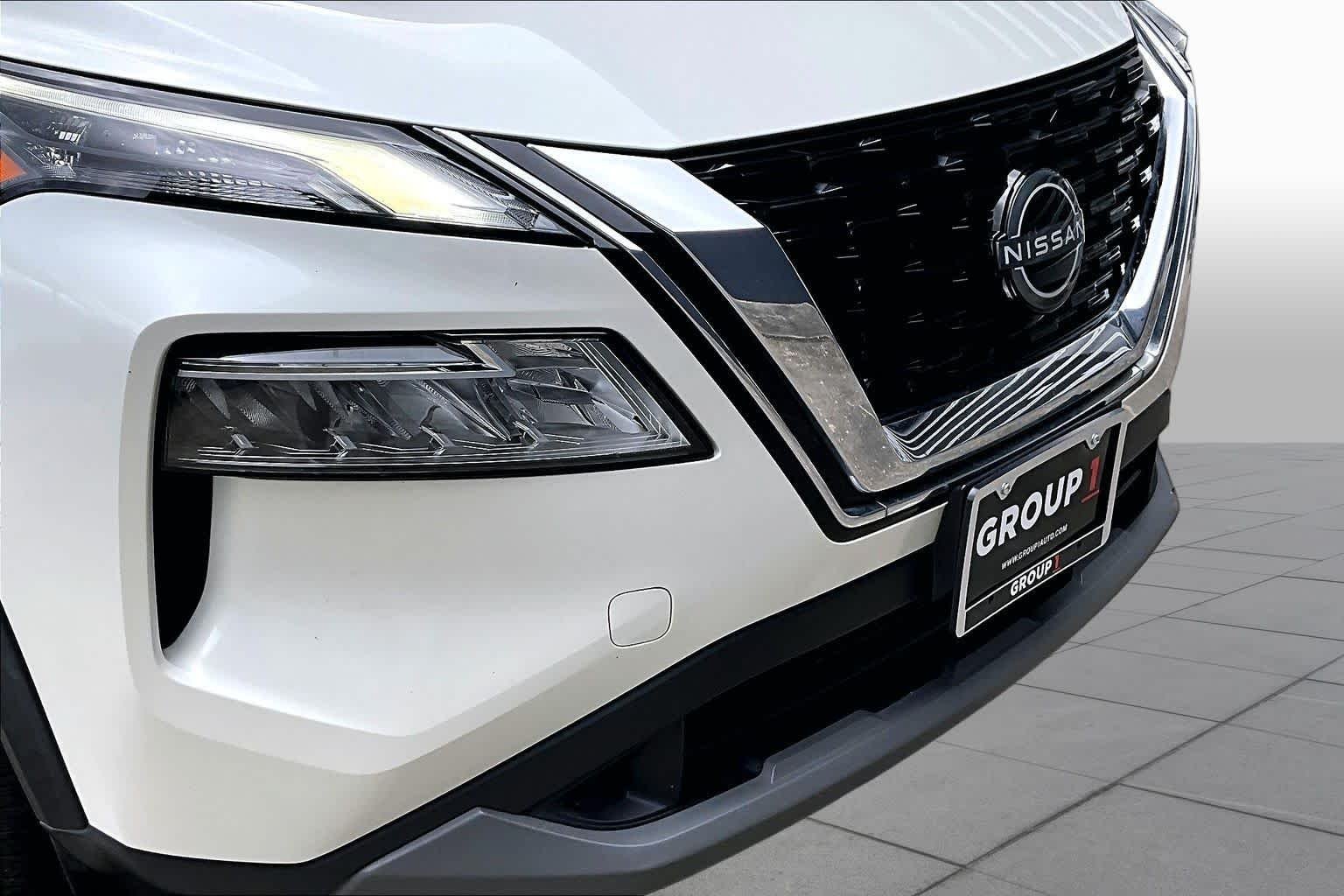 Used 2023 Pearl White Tricoat Nissan SV image 29