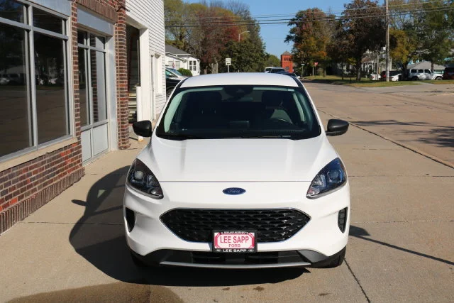 Used 2022 White Metallic Ford SE image 3