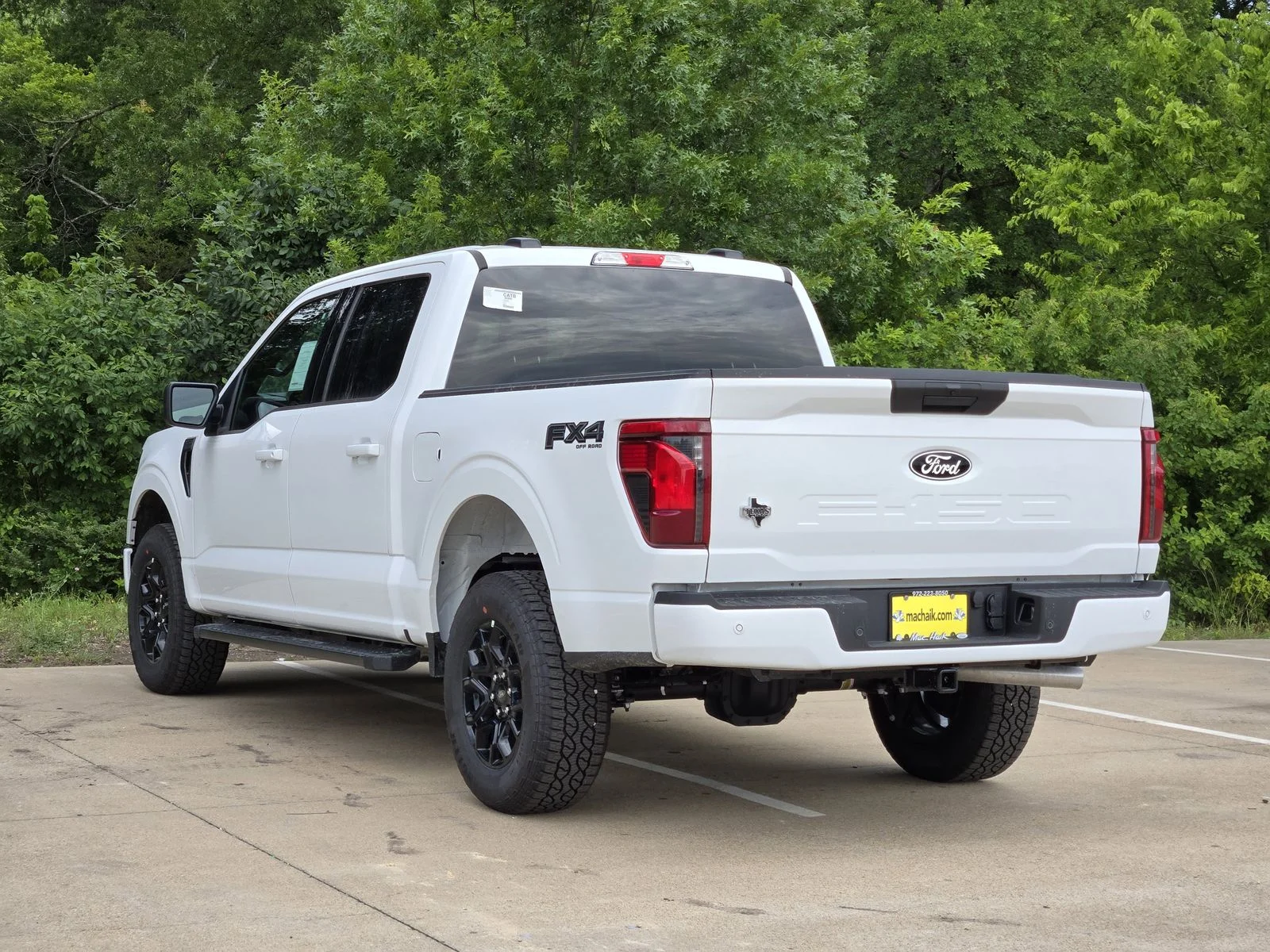 New 2026 Oxford White Ford XLT image 3