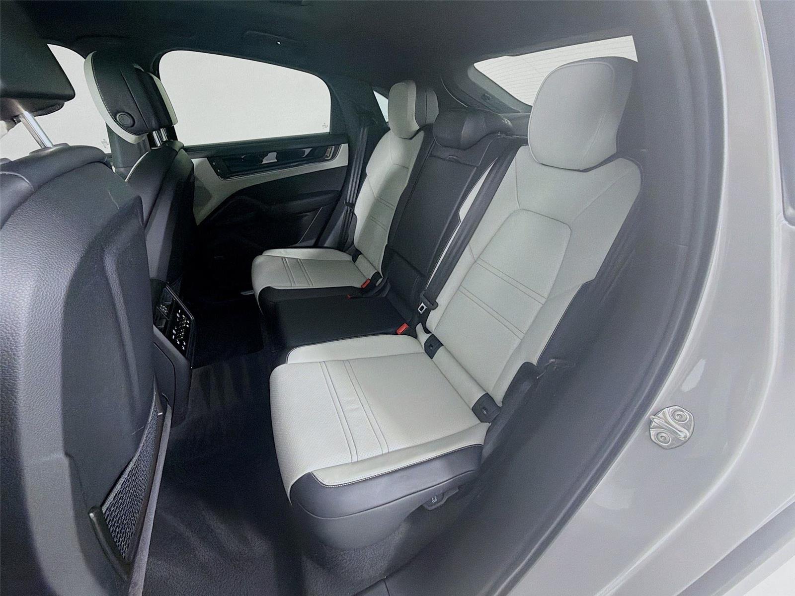 Used 2025 Chalk Porsche S E-Hybrid image 21