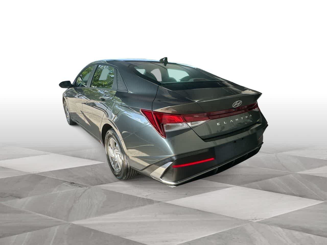 2025 Hyundai Elantra SE - Photo 6