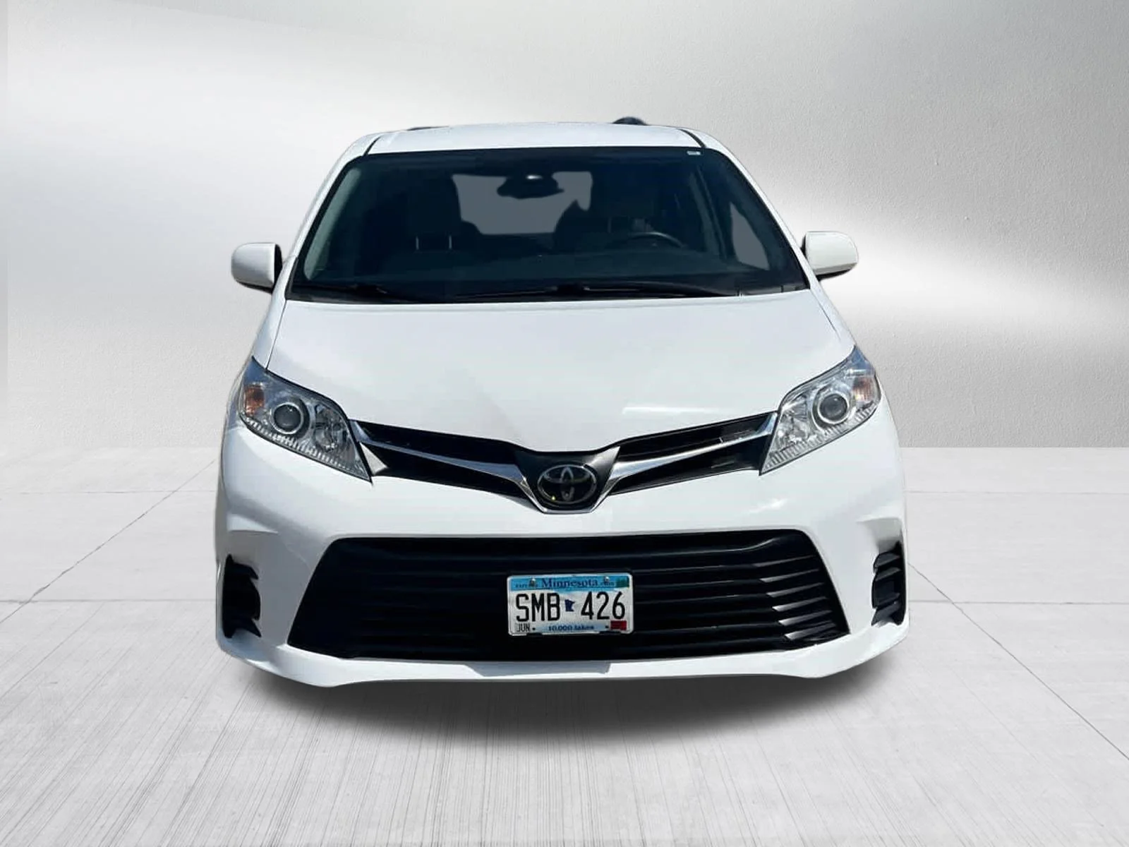 Used 2018 Toyota Sienna LE with VIN 5TDKZ3DC0JS950717 for sale in Golden Valley, Minnesota