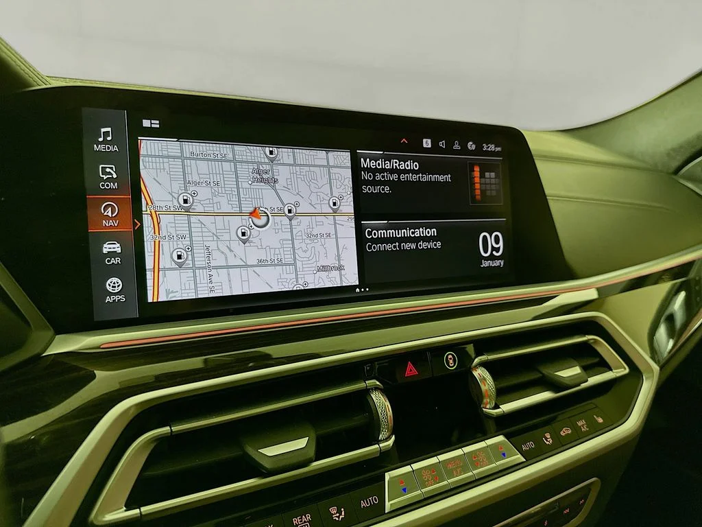 Used 2020 Arctic Gray Metallic BMW M50i image 18