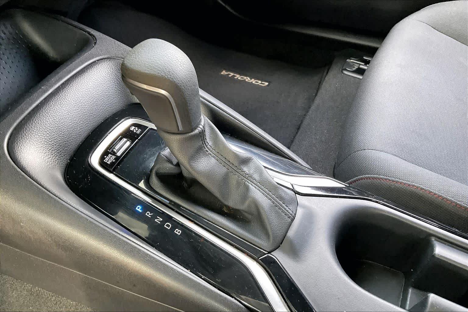 Used 2025 Ice Cap Toyota SE image 15