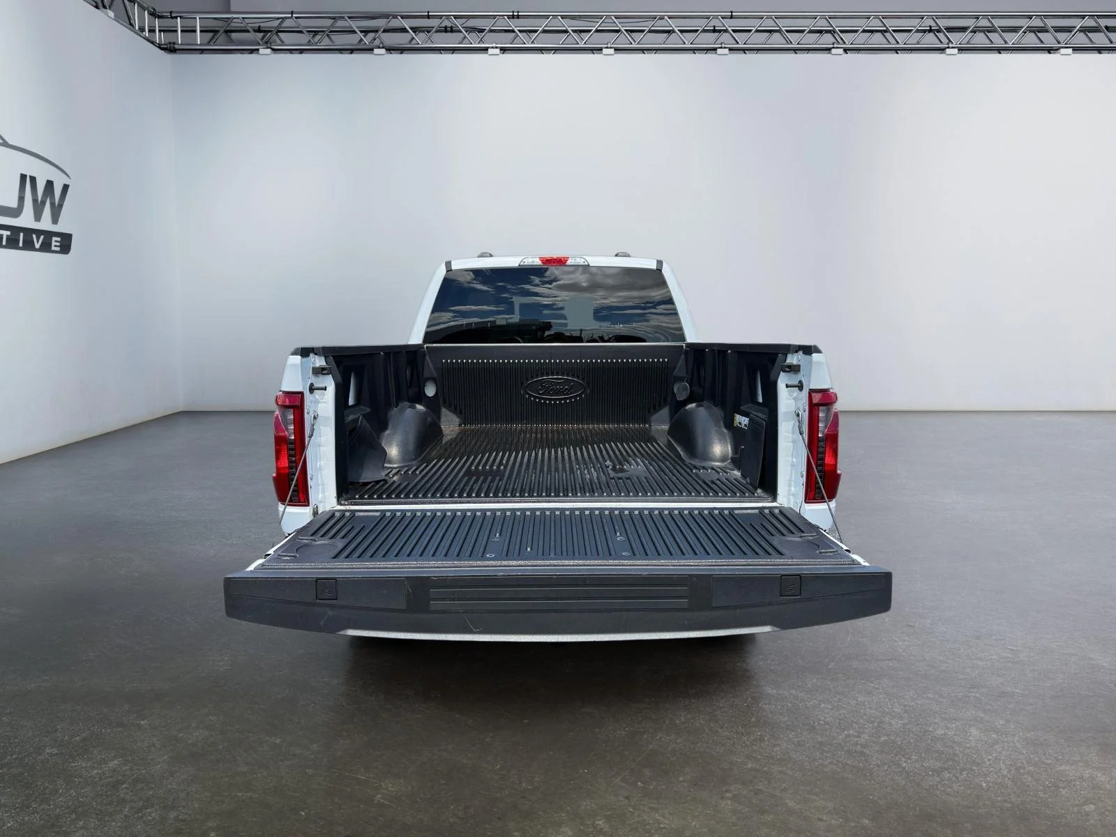 Used 2024 Oxford White Ford XLT image 21
