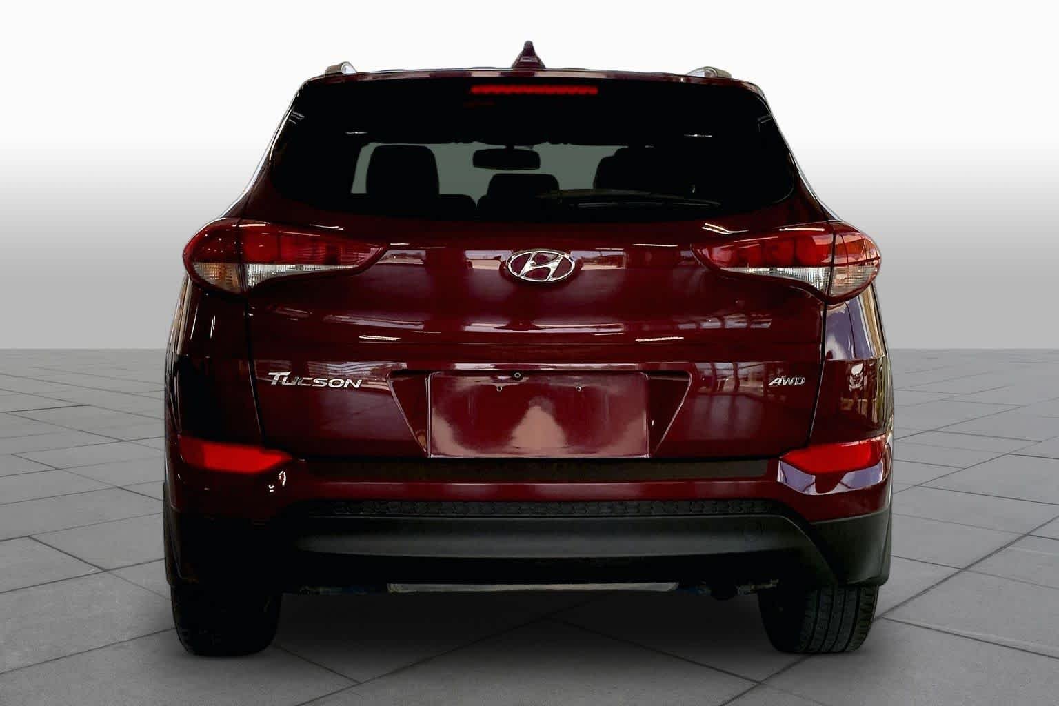 Used 2017 Ruby Wine Hyundai SE Plus image 5