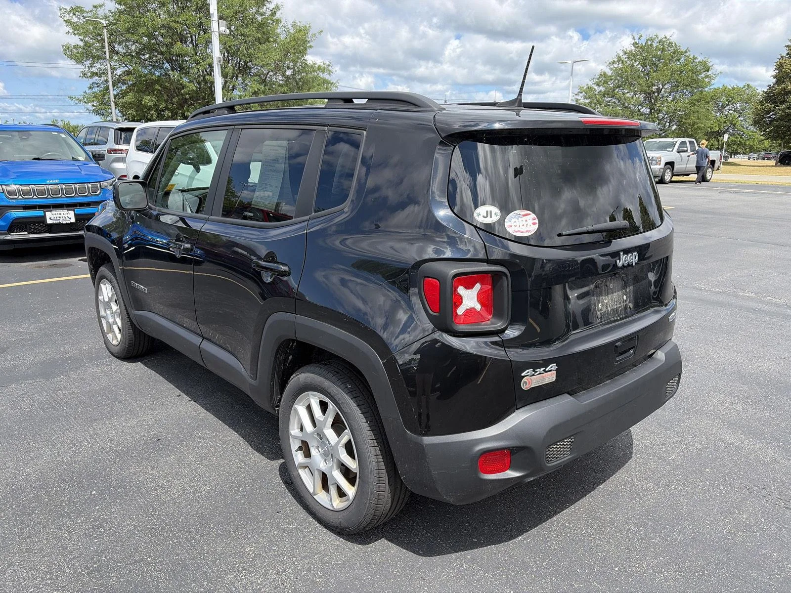 Used 2019 Black Clearcoat Jeep Latitude image 7