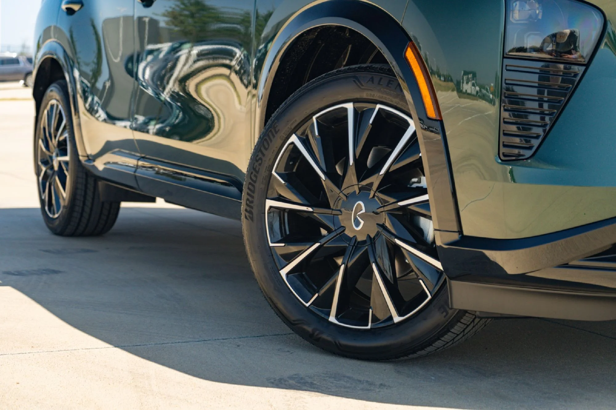 New 2027 2T DEEP EMRD INFINITI Autograph AWD image 2