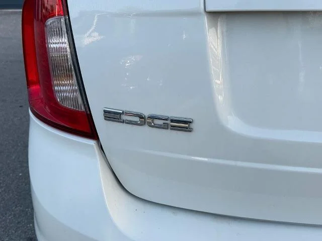 Used 2011 White Suede Ford SE image 39