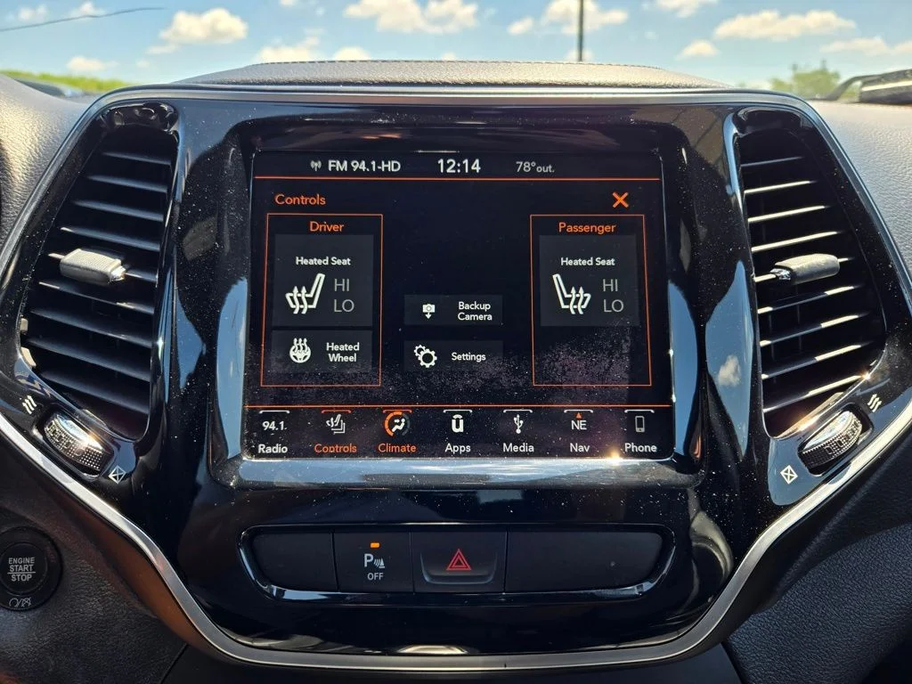 Used 2019 Red Jeep Limited image 25