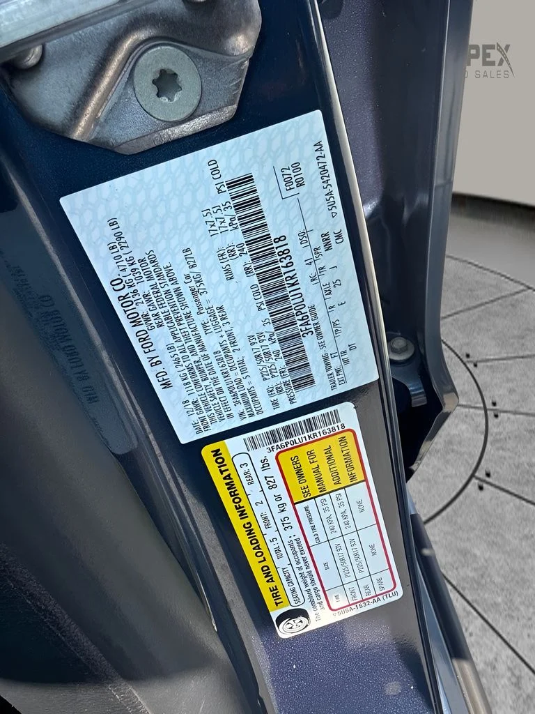 Used 2019 Blue Ford SE image 23