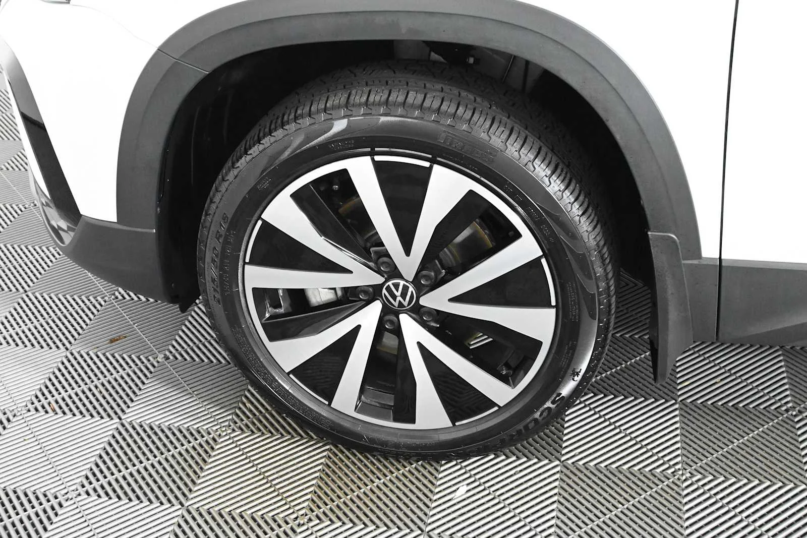Certified Used 2024 Pure White Volkswagen SE image 26