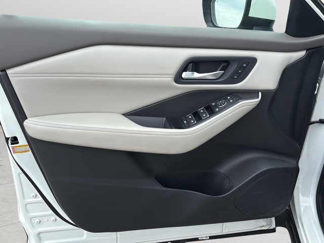 Used 2023 White Nissan SL image 24