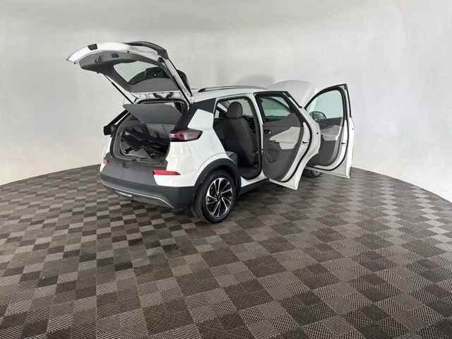 Used 2023 White Chevrolet Premier image 14