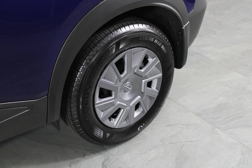 Certified Used 2026 Blue Nissan S image 13
