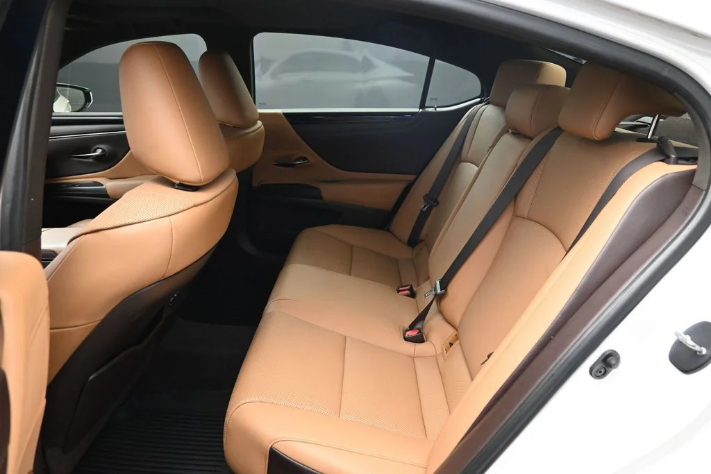 Used 2021 White Lexus 350 image 17