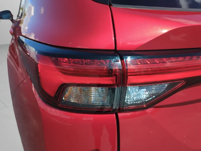 Used 2024  Mitsubishi SE image 18