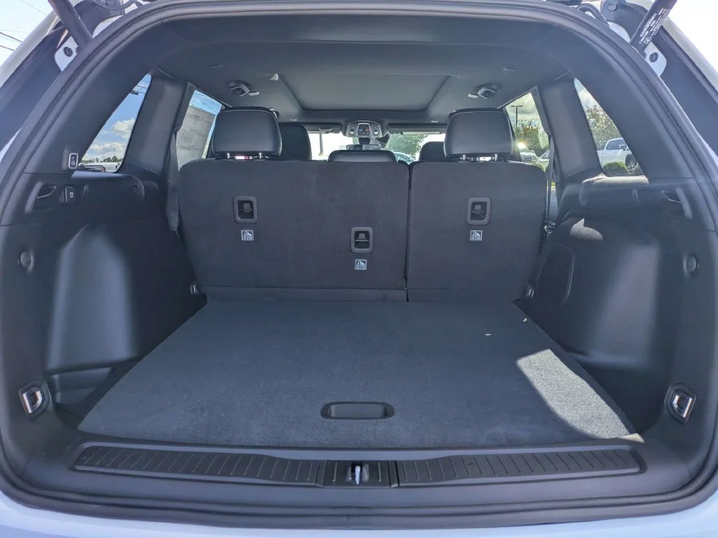 New 2027 Bright White Clear-Coat Paint Jeep  image 13