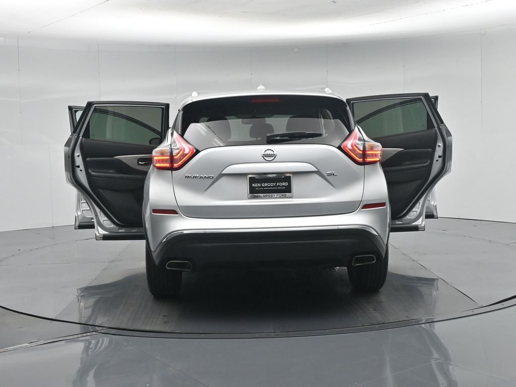 Used 2016 Silver Nissan SL image 30