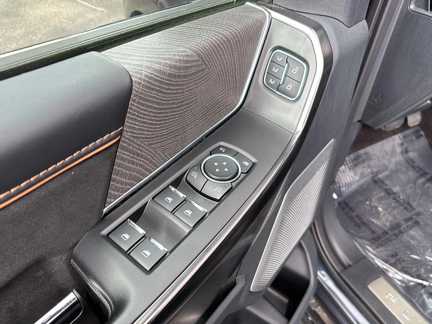 Used 2022 Smoked Quartz Metallic Tinted Clearcoat Ford Platinum image 25
