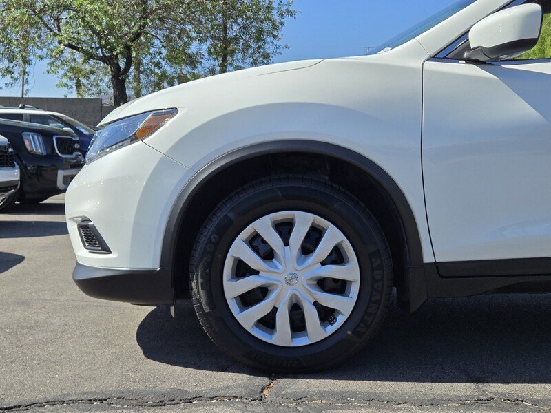 Used 2016 White Nissan S image 10