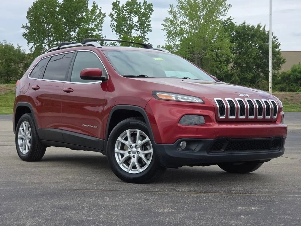 Used 2015 Jeep Cherokee Latitude with VIN 1C4PJMCB0FW595146 for sale in Miamisburg, OH