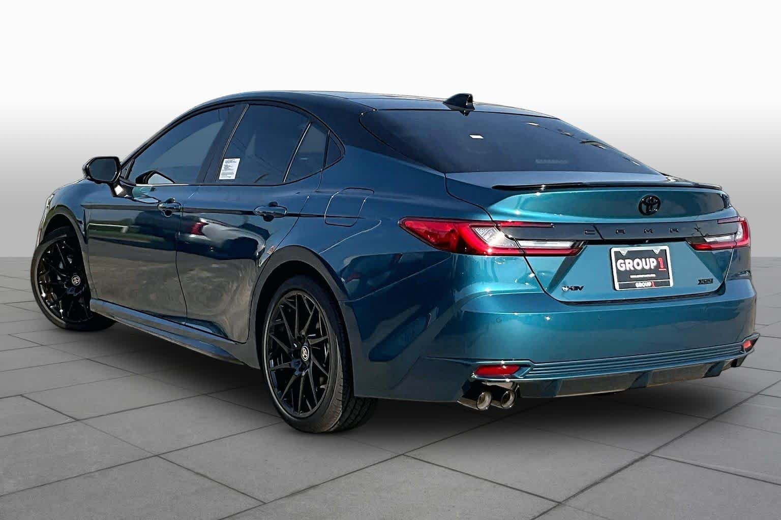 New 2026 Ocean Gem with Midnight Black Metallic roof Toyota XSE image 7