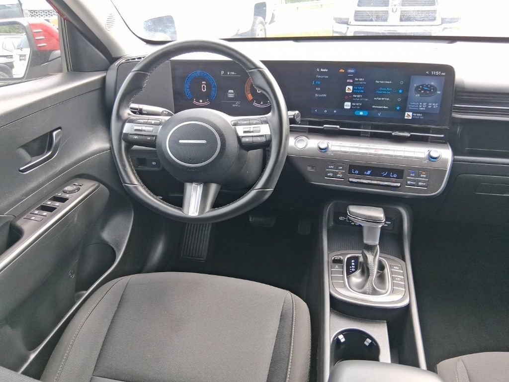 Used 2025  Hyundai SEL image 12