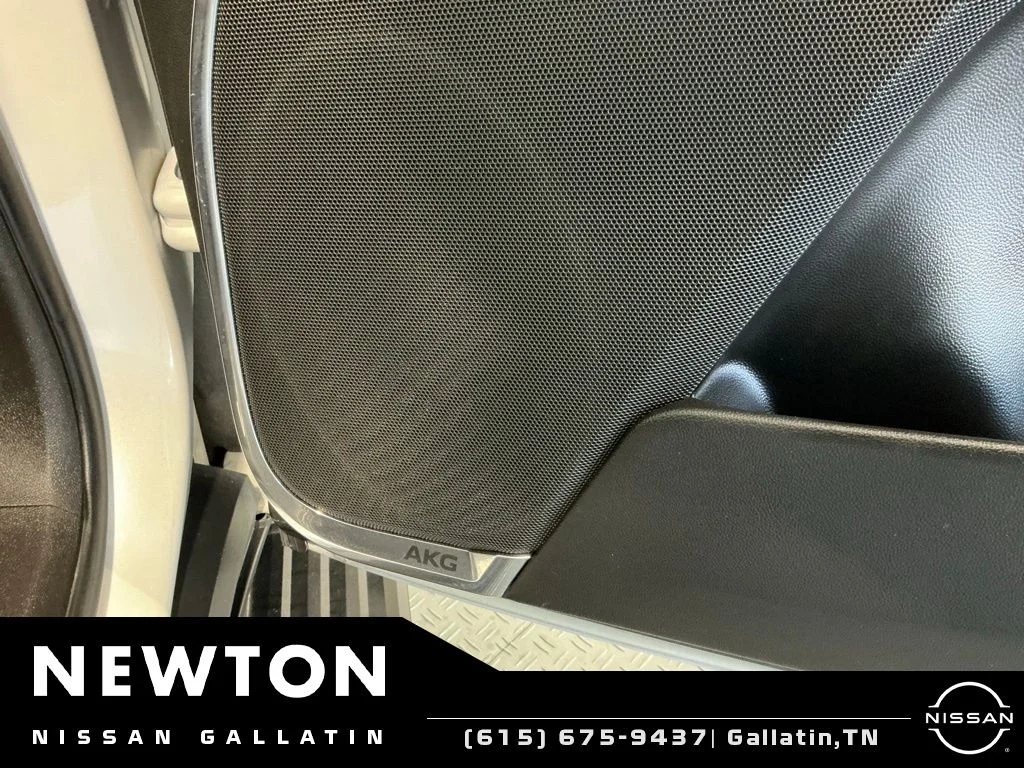 Used 2021 Crystal White Tricoat Cadillac Sport Platinum image 39