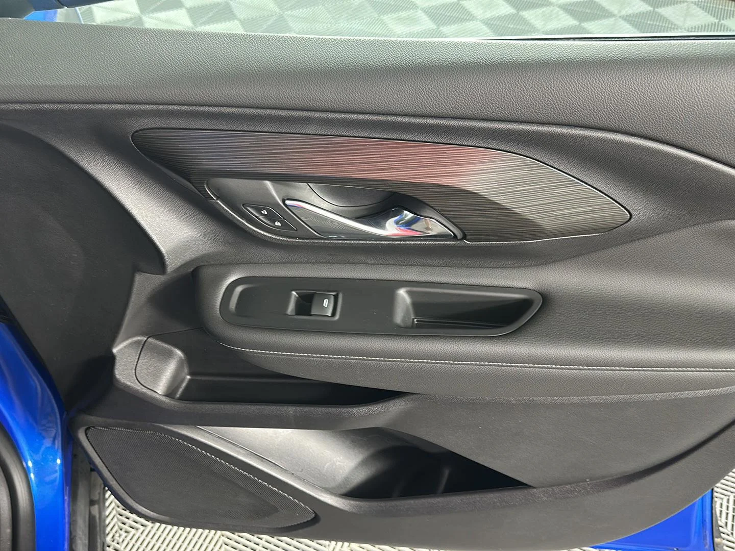 Used 2024 Riptide Metallic GMC SLT image 5
