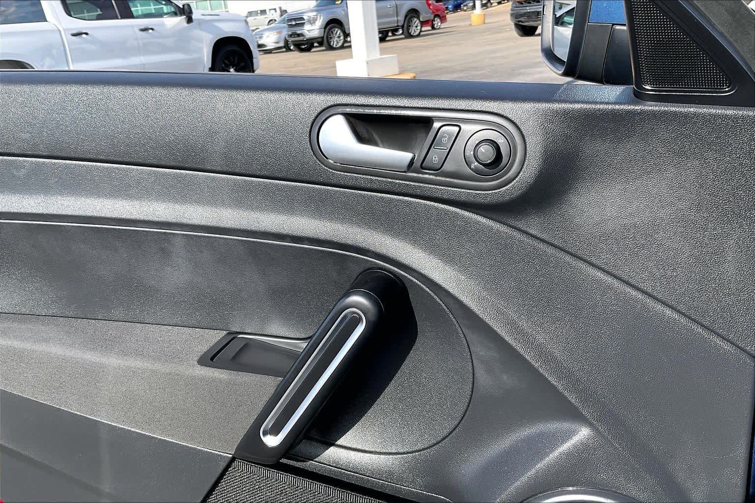 Used 2019 Silk Blue Metallic Volkswagen S image 30