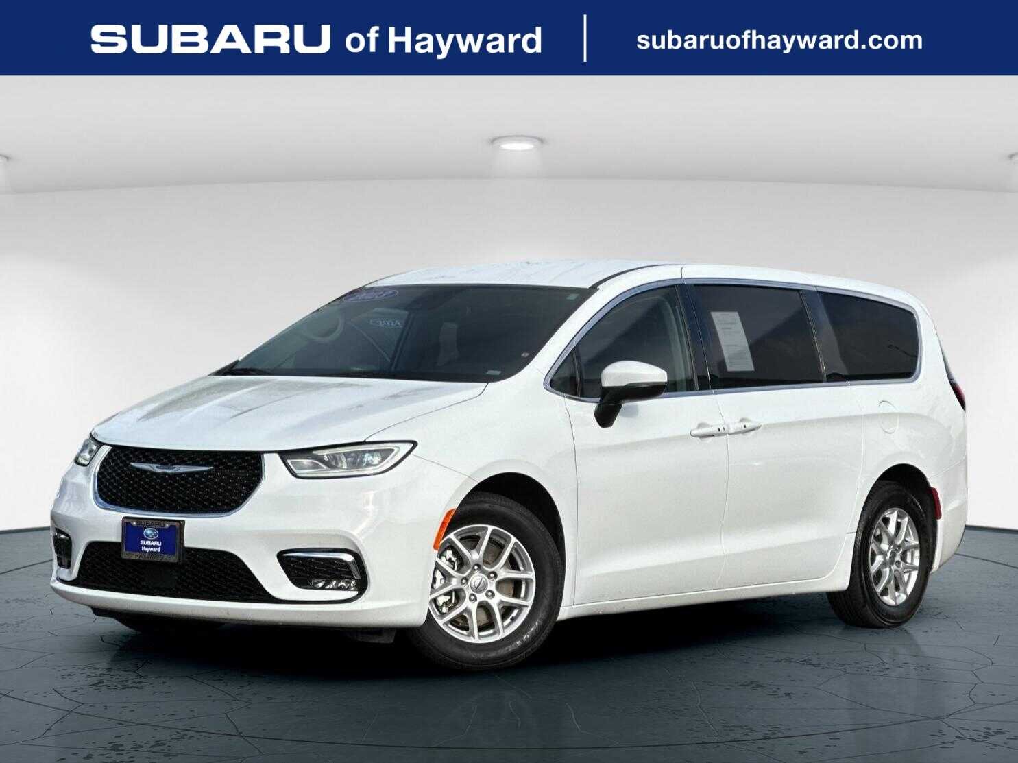 Used 2023 Bright White Clearcoat Chrysler Touring L 4D Passenger Van image 1